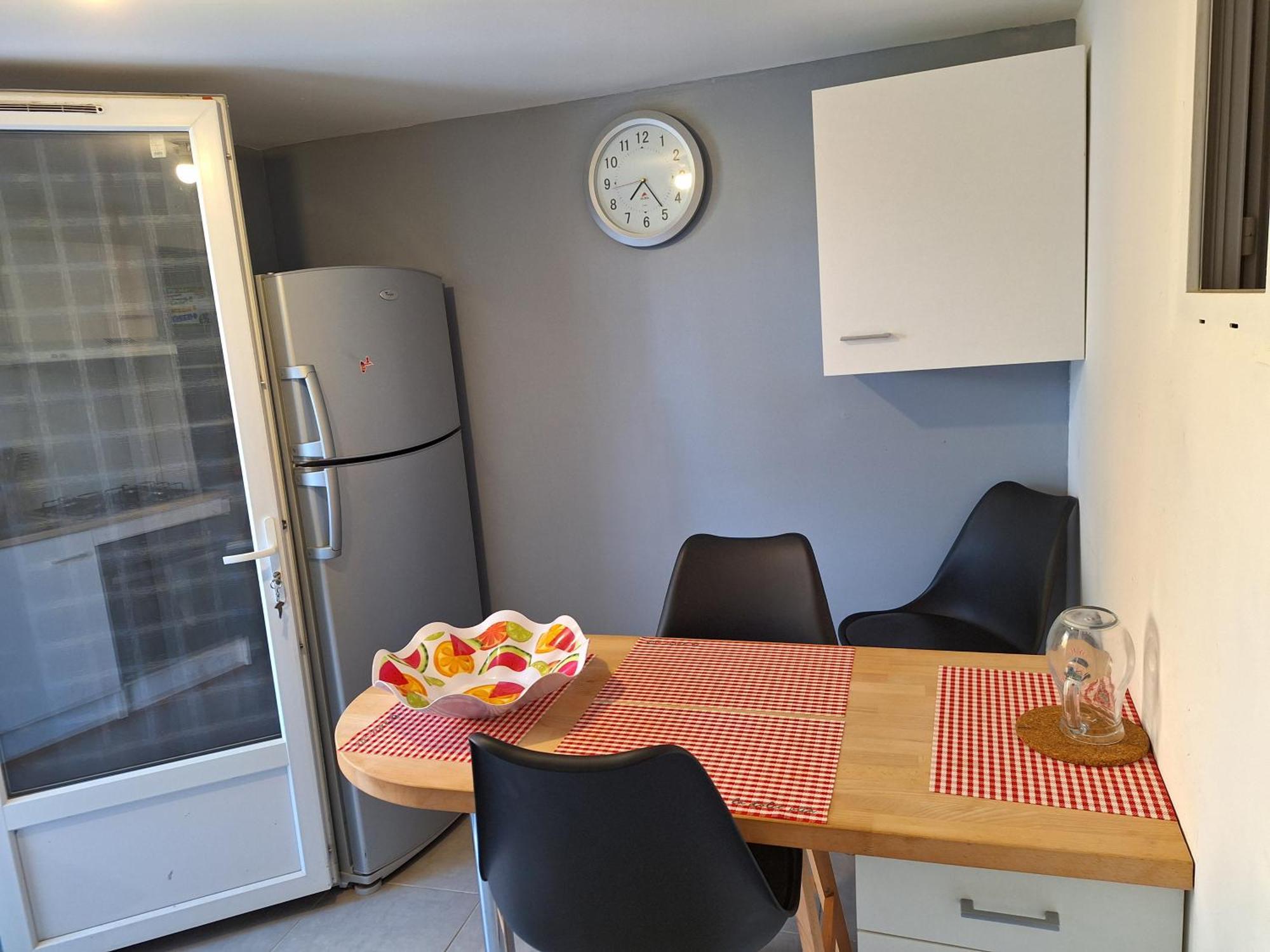 Agreable Studio Tout Equipe Montsoue Exterior photo
